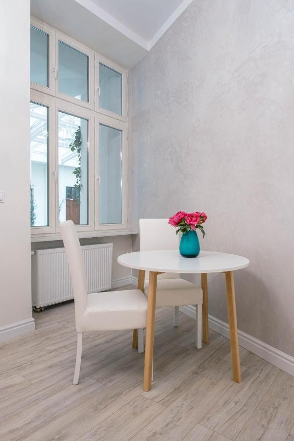 ワルシャワApartament Grey Pearl Downtownアパートメント エクステリア 写真